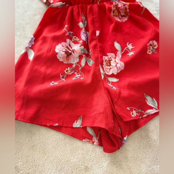 💎2/$20💎 Stunning Red Floral Romper - Picture 4 of 8